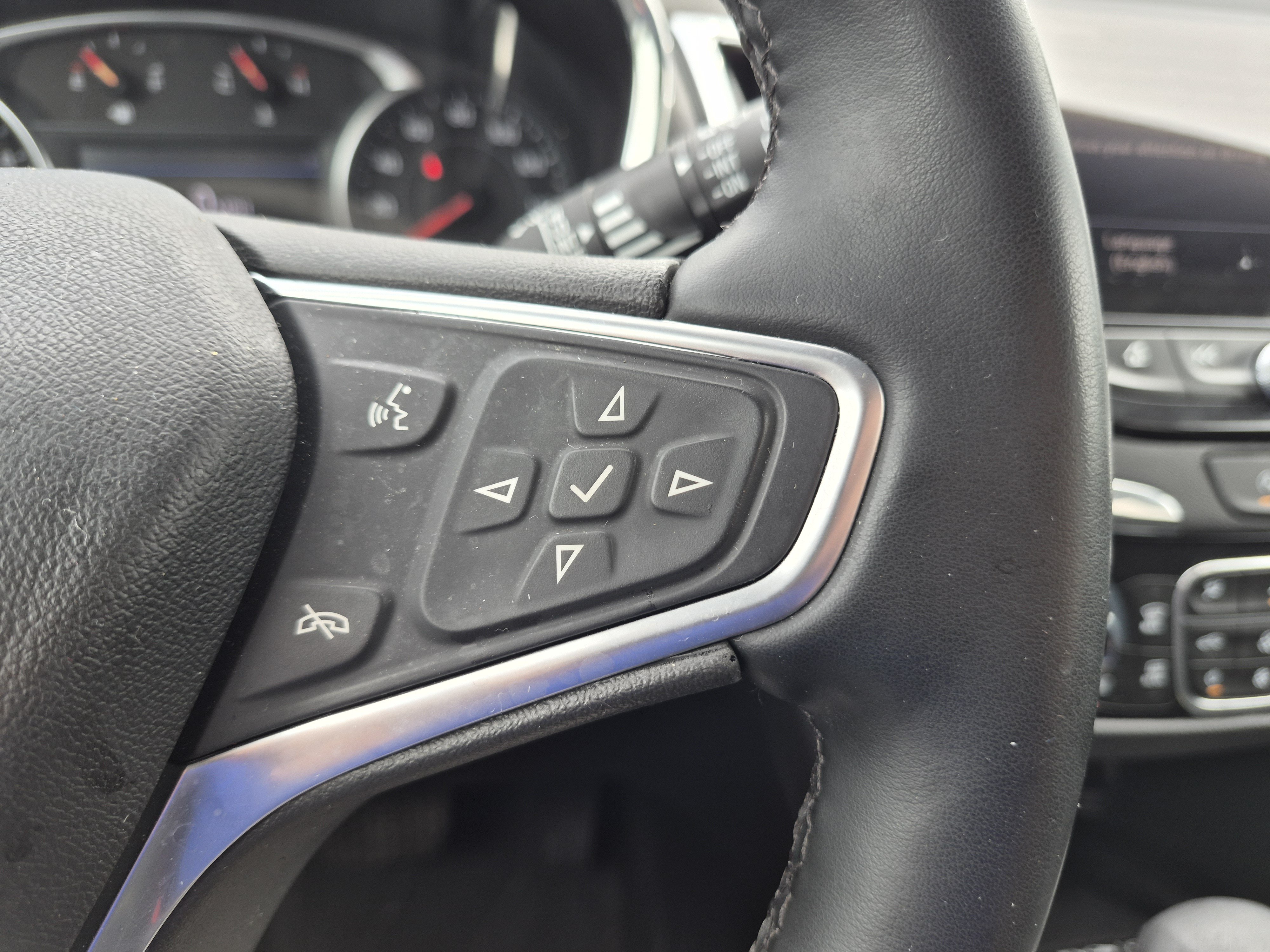 Used 2023 Chevrolet Equinox Premier AWD/4WD image 22