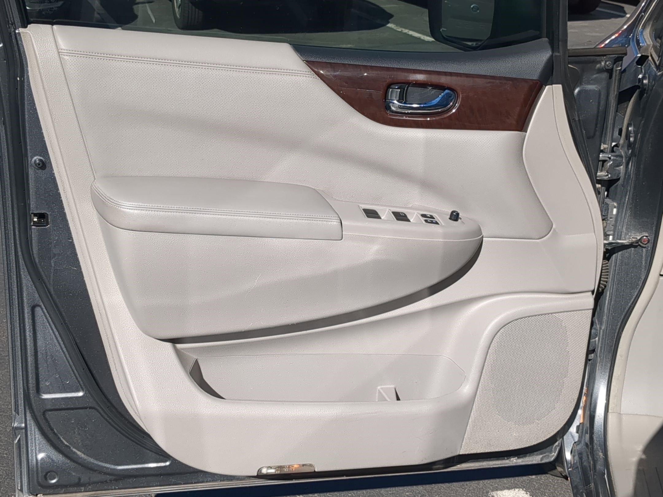 Used 2015 Nissan Quest S image 14