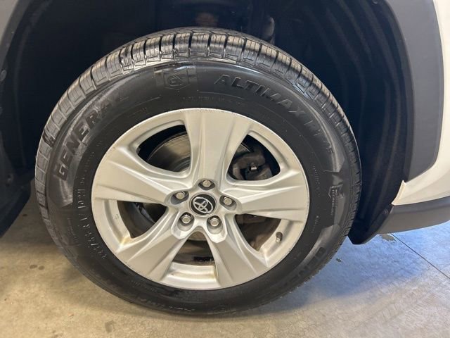 Used 2020 Toyota RAV4 XLE w/ Convenience Package image 4