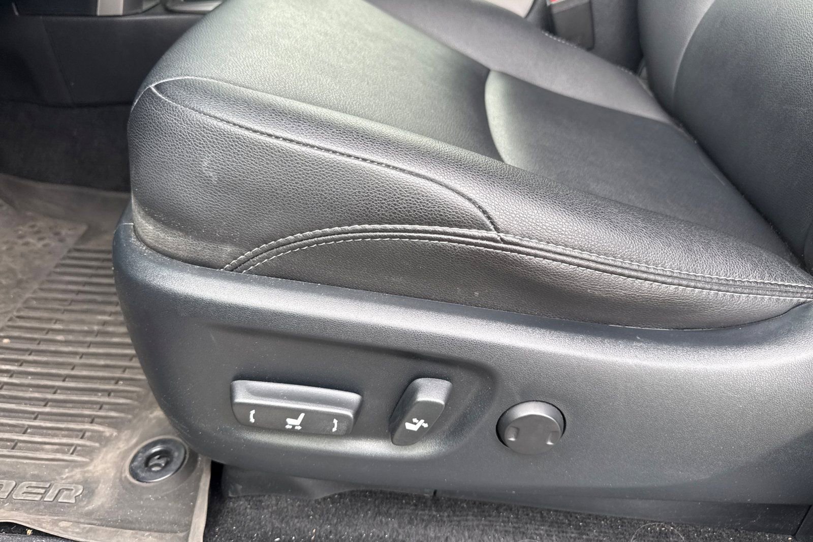 Used 2022 Toyota 4Runner TRD Sport AWD/4WD image 12