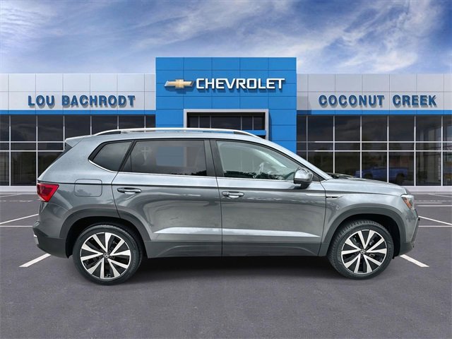 Used 2024 Volkswagen Taos SE image 9