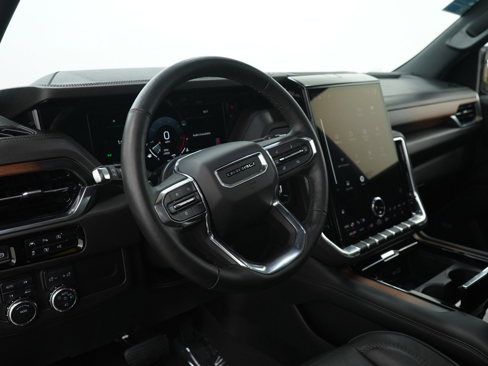 Used 2025 GMC Yukon XL Denali w/ Sun & Power Step Package AWD/4WD image 28