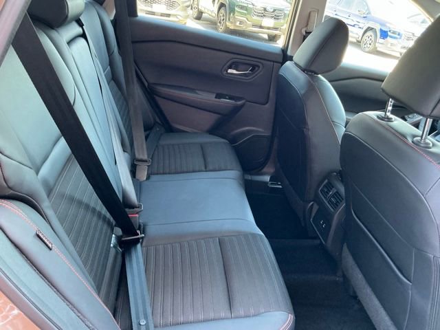 Used 2025 Nissan Rogue SV AWD/4WD image 16