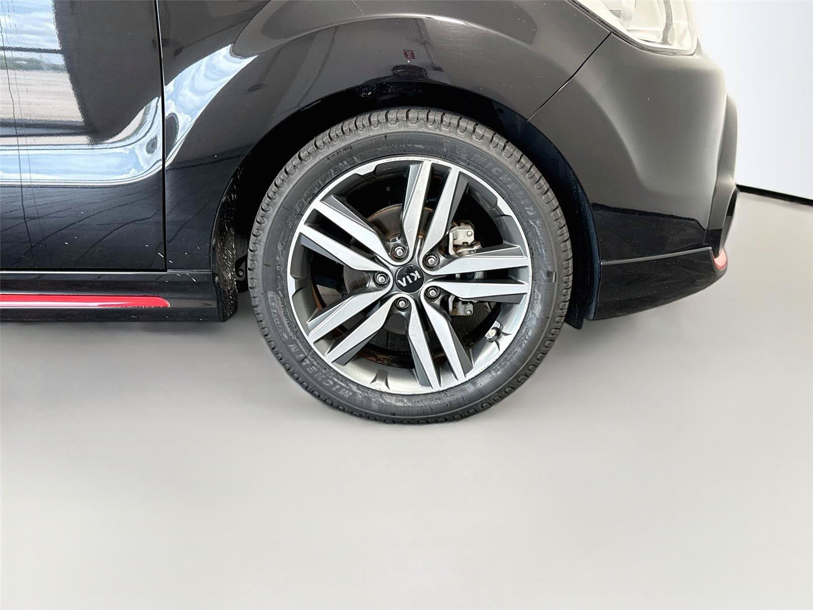 Used 2015 Kia Soul + FWD image 16