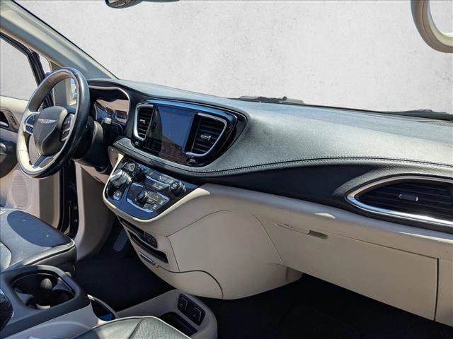 Used 2020 Chrysler Pacifica Limited FWD image 24