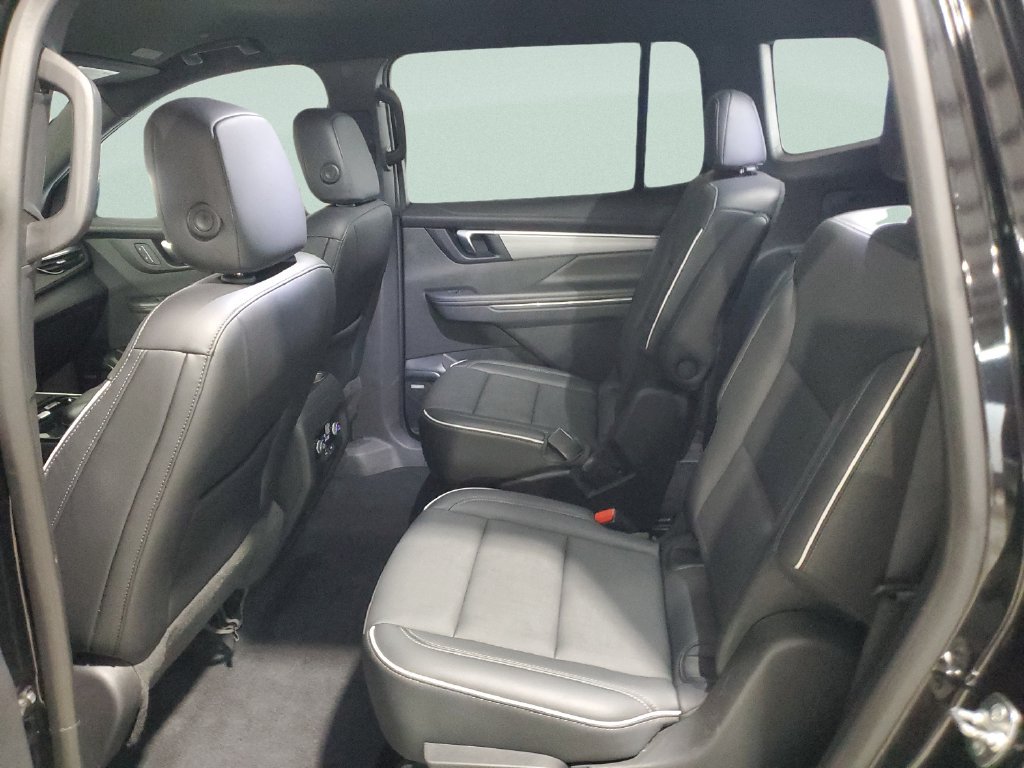 Used 2025 Buick Enclave Preferred AWD/4WD image 10