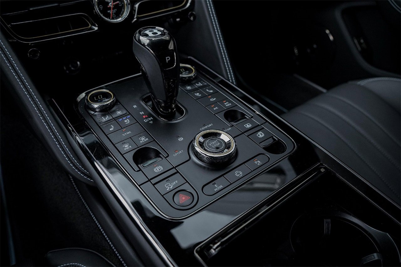 New 2025 Bentley Flying Spur Plug-In Hybrid image 31