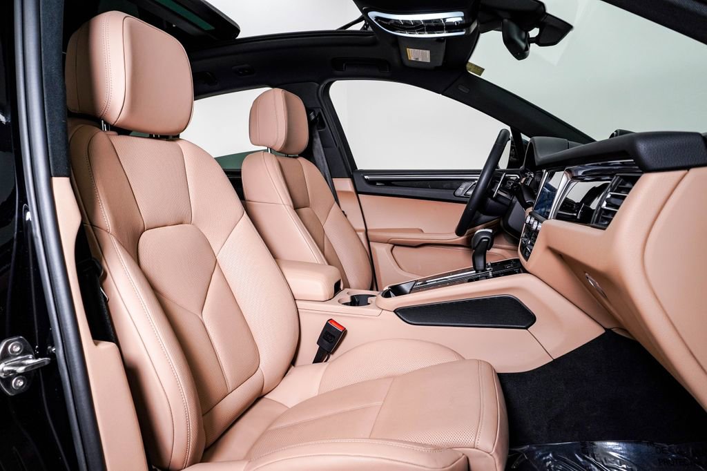 Certified 2025 Porsche Macan image 15