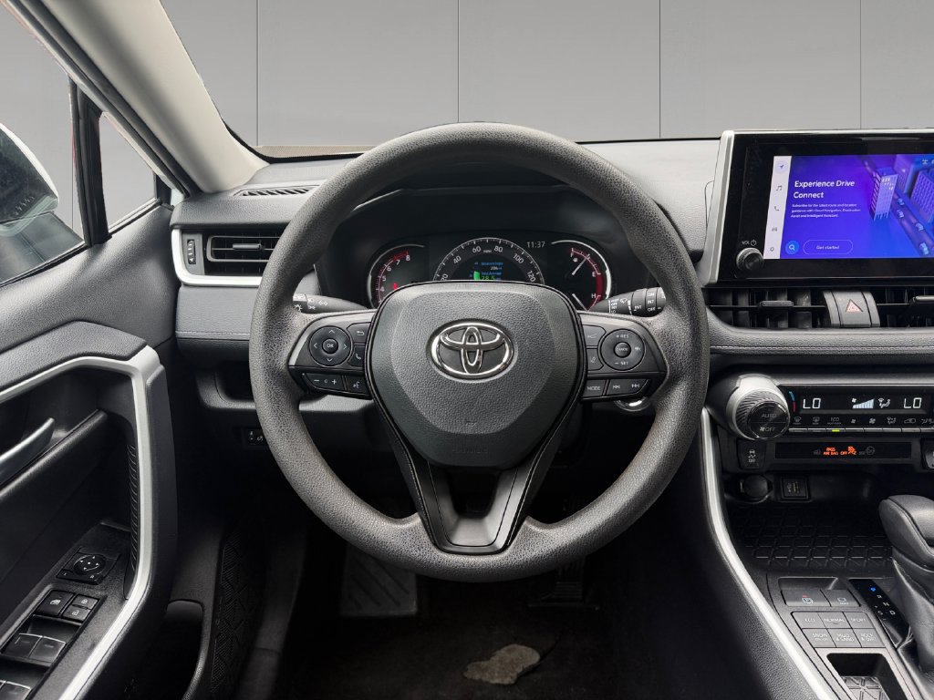 Used 2025 Toyota RAV4 XLE AWD/4WD image 14