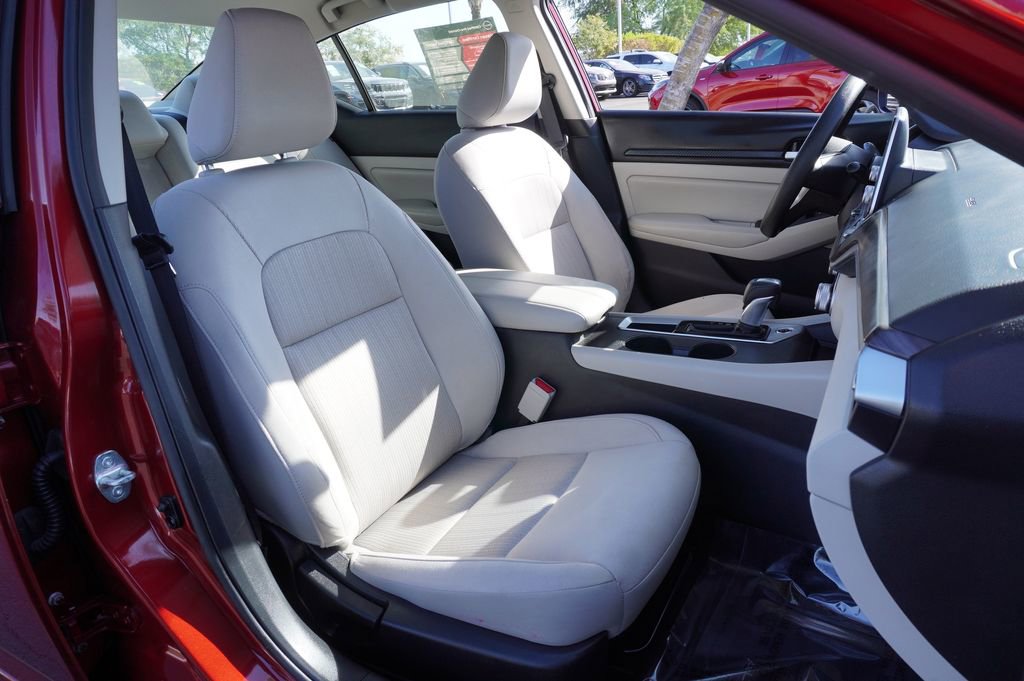Certified 2025 Nissan Altima 2.5 SV FWD image 12