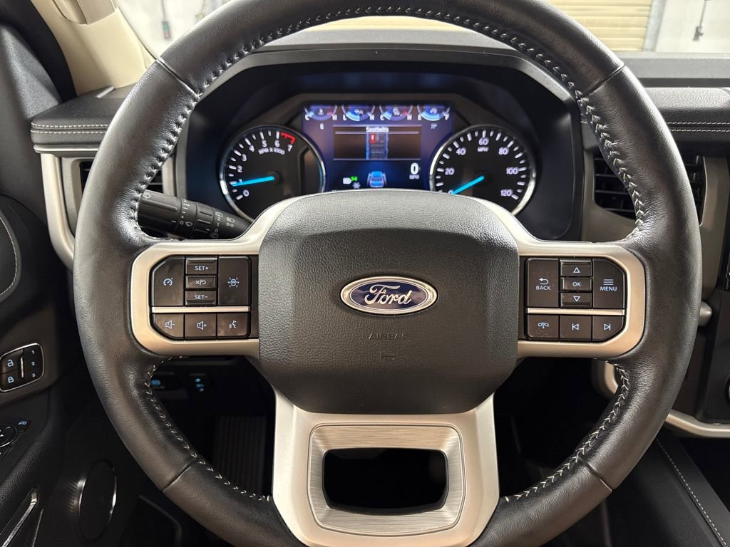 Used 2023 Ford Expedition XLT image 13