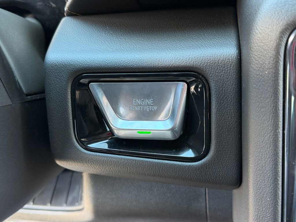 Used 2025 GMC Yukon AT4 w/ AT4 Premium Package AWD/4WD image 33