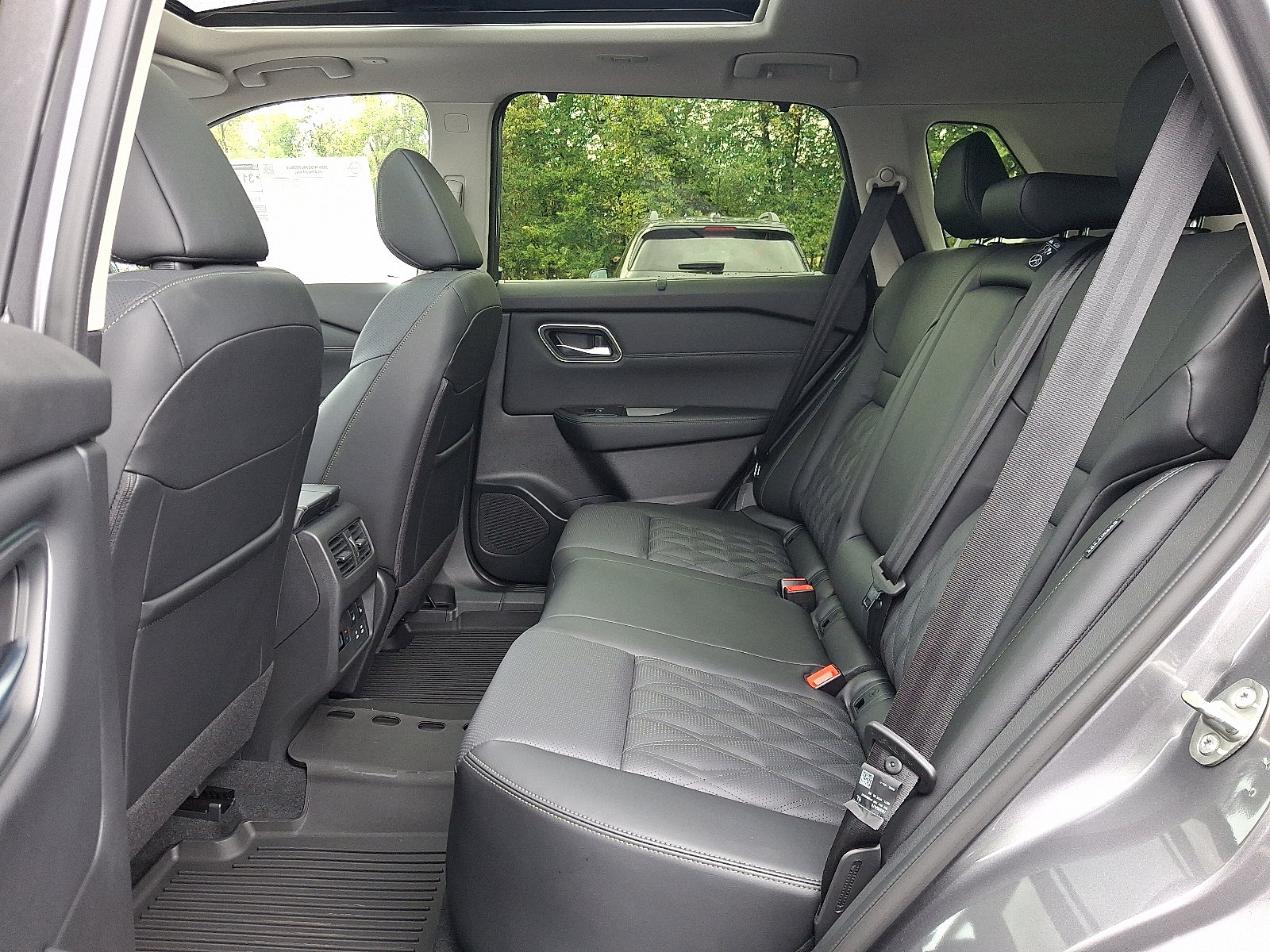 New 2026 Nissan Rogue Platinum image 5