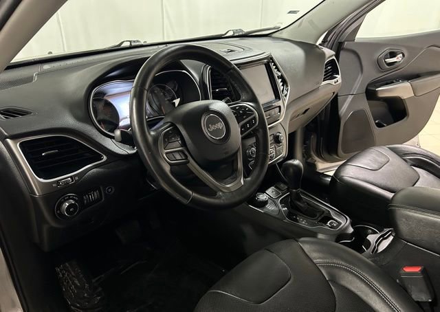 Used 2019 Jeep Cherokee Limited w/ Luxury Group image 10