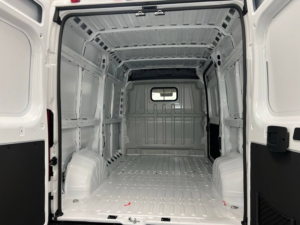 New 2026 RAM ProMaster 2500 w/ Storage Group FWD image 6