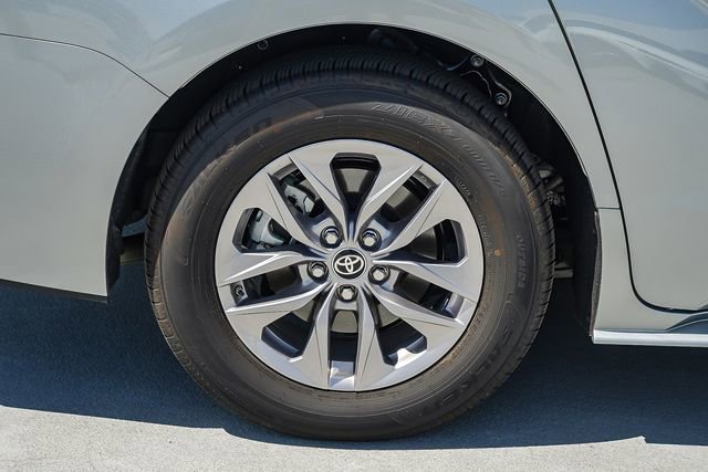 Used 2025 Toyota Sienna XLE w/ XLE Plus Package image 13