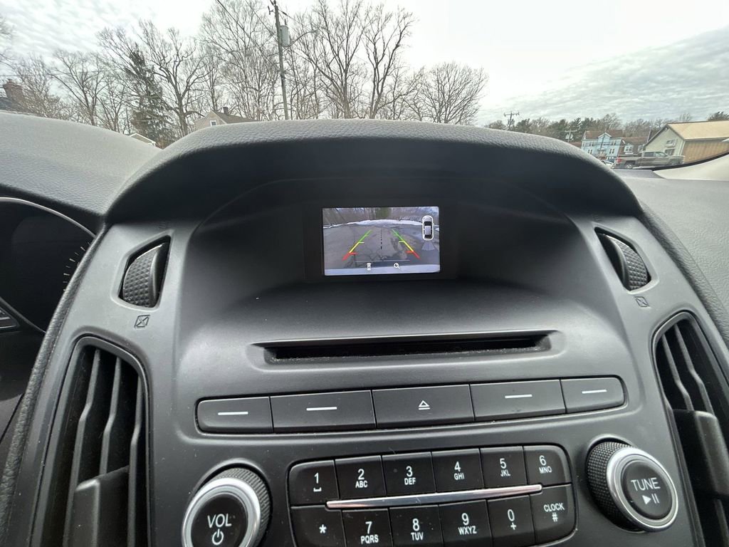 Used 2016 Ford Focus SE w/ SE Cold Weather Package image 17