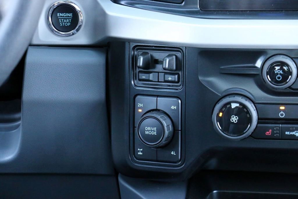 New 2026 Ford F250 XLT w/ XLT Premium Package image 32