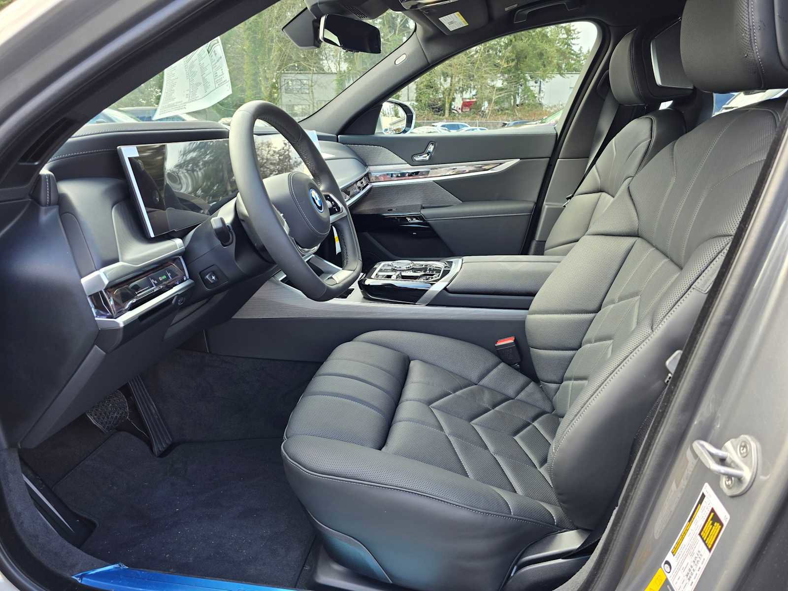 New 2025 BMW i7 xDrive60 image 25