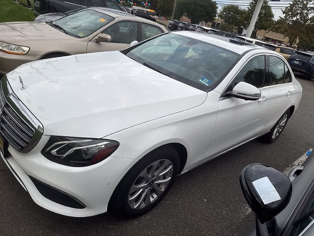 Used 2020 Mercedes-Benz E 350 4MATIC Sedan image 2