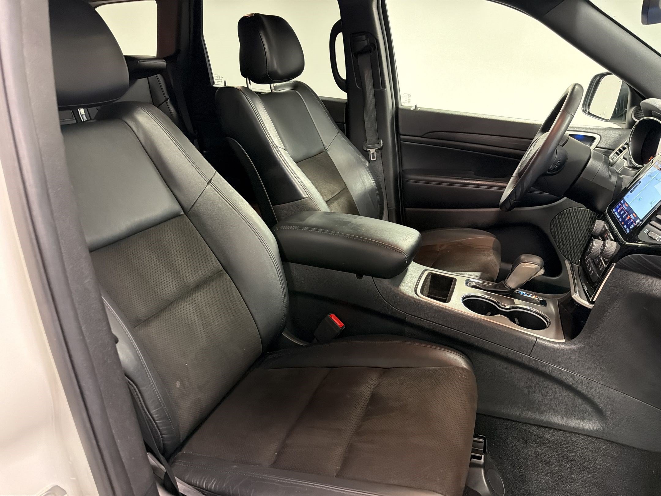 Used 2020 Jeep Grand Cherokee Altitude AWD/4WD image 25
