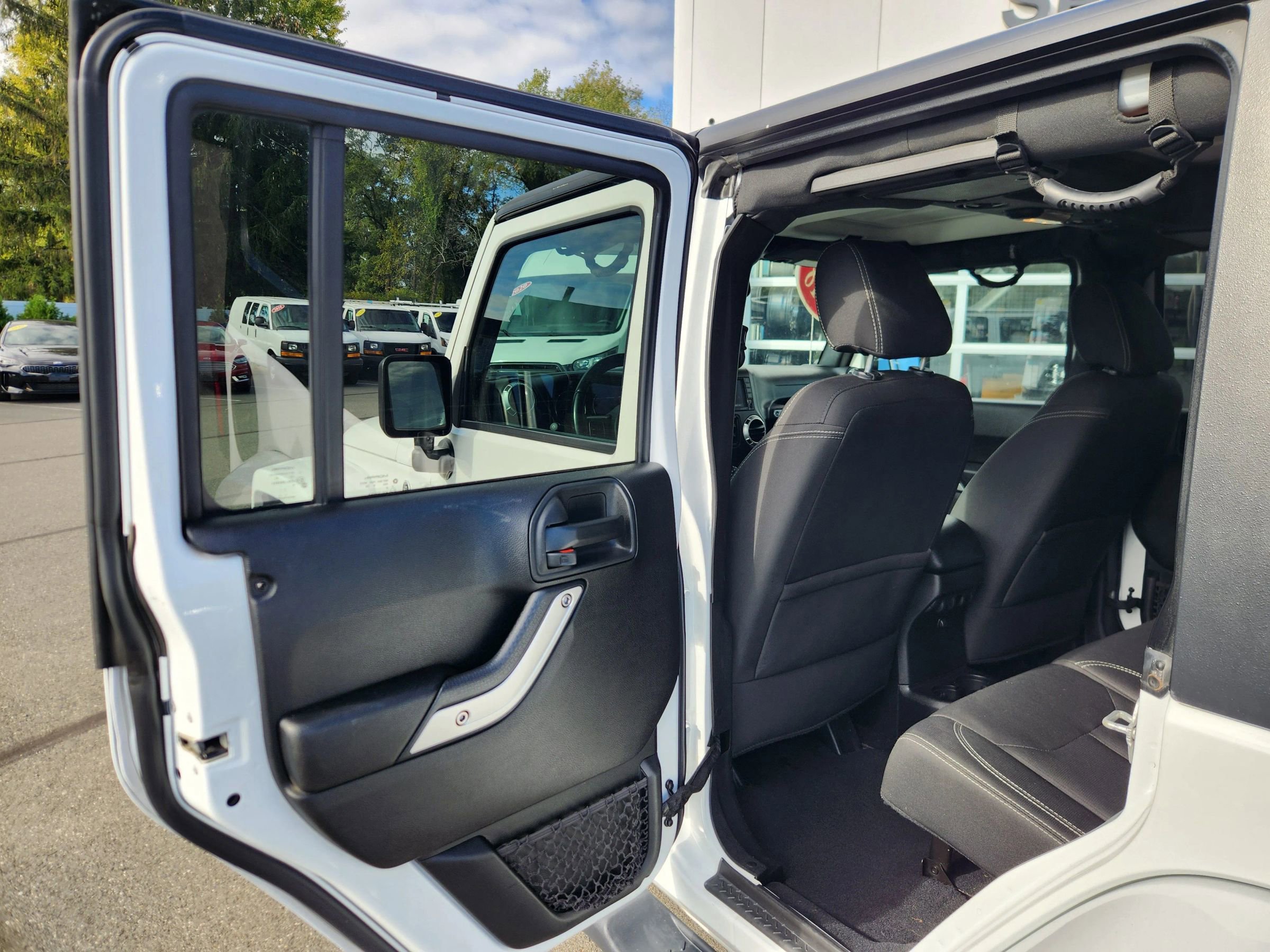 Used 2018 Jeep Wrangler Unlimited Sahara image 30