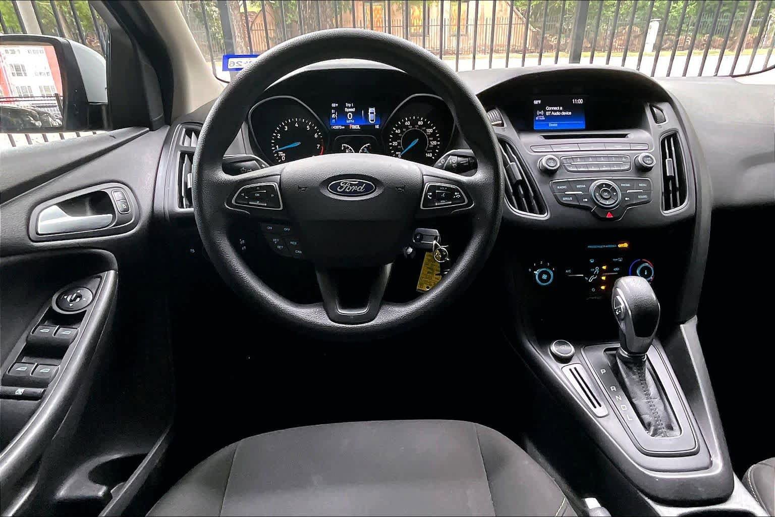 Used 2017 Ford Focus SE FWD image 5