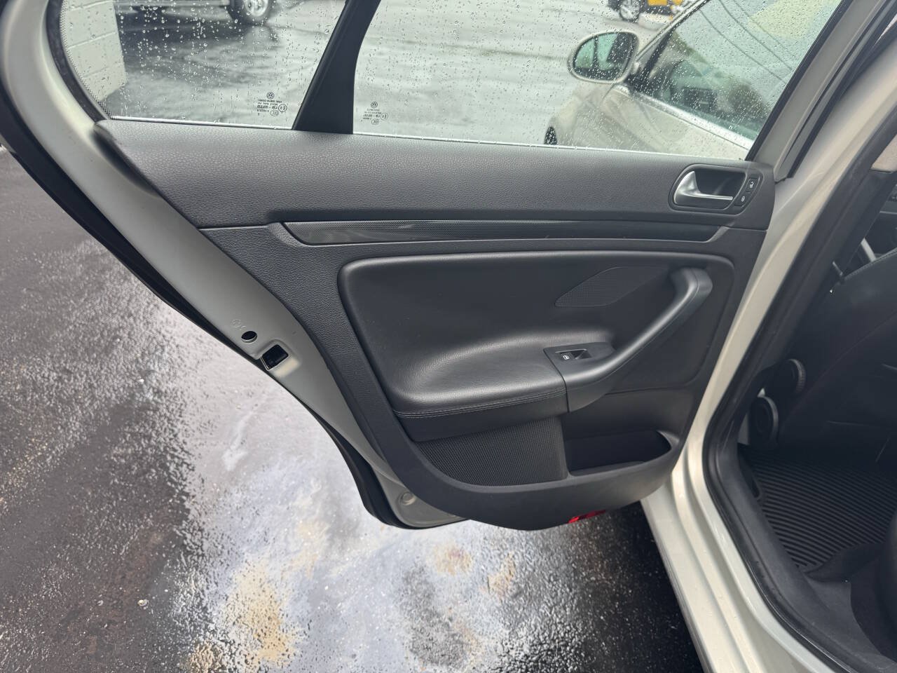 Used 2010 Volkswagen Jetta TDI FWD image 17