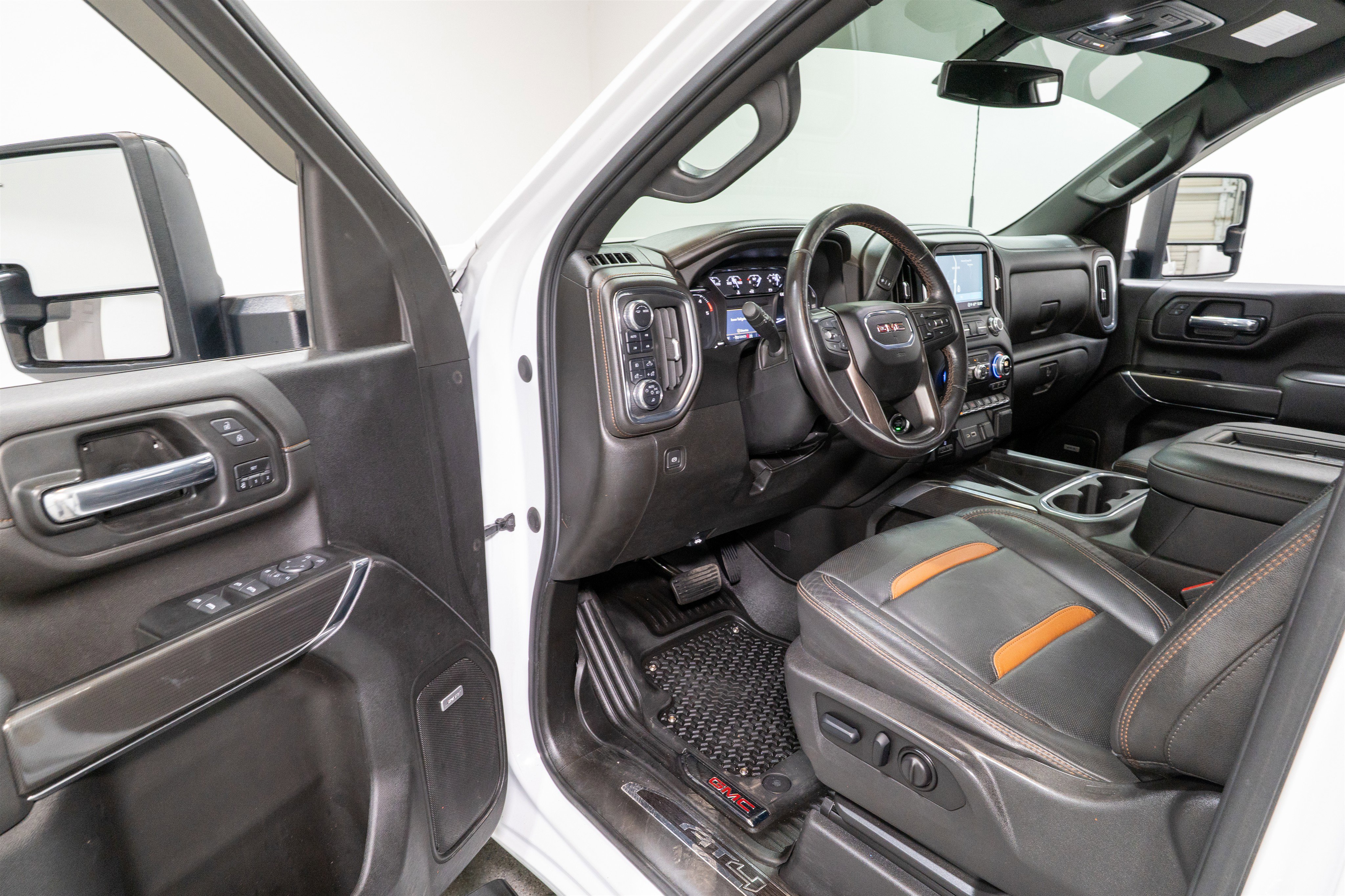 Used 2022 GMC Sierra 2500 AT4 w/ AT4 Preferred Package image 14