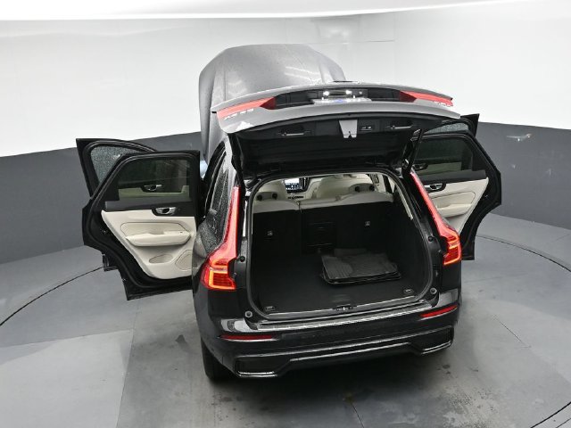 Used 2024 Volvo XC60 B5 Plus w/ Protection Package Premier AWD/4WD image 48