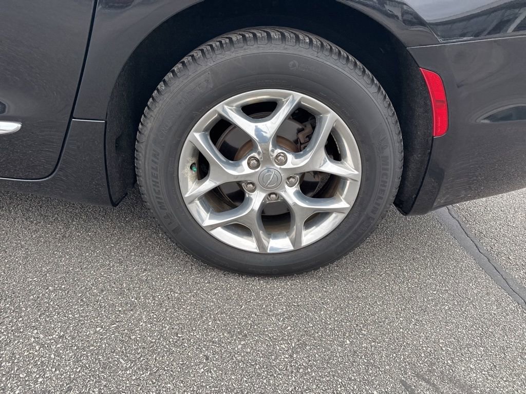 Used 2019 Chrysler Pacifica Limited w/ Advanced Safetytec Group image 6