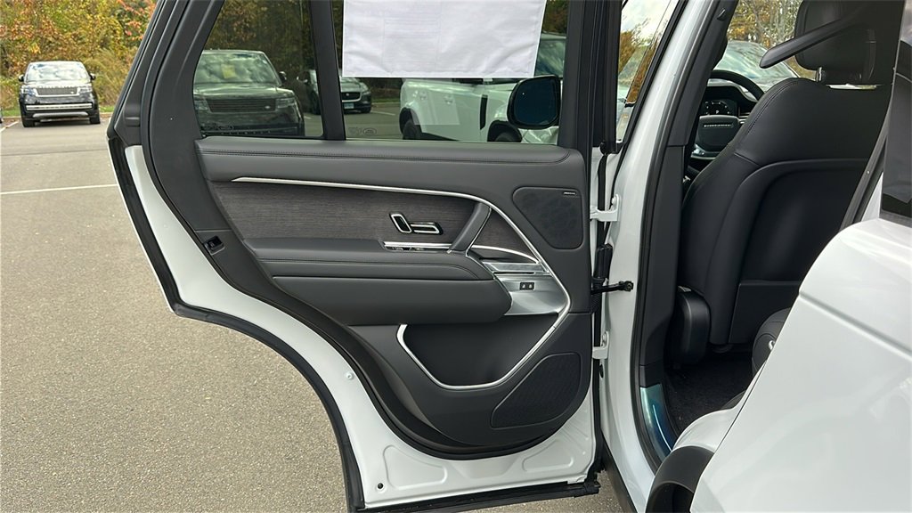 New 2025 Land Rover Range Rover SE image 18