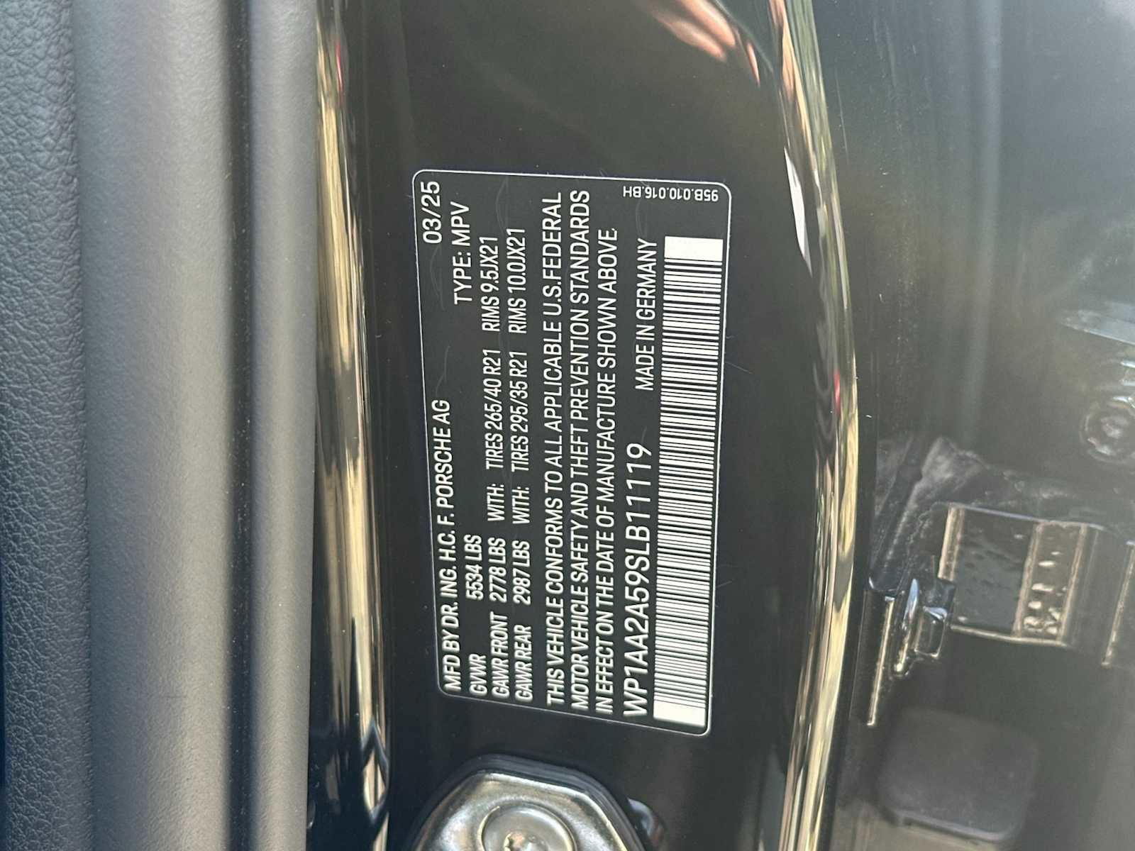 Used 2025 Porsche Macan Turbo image 30