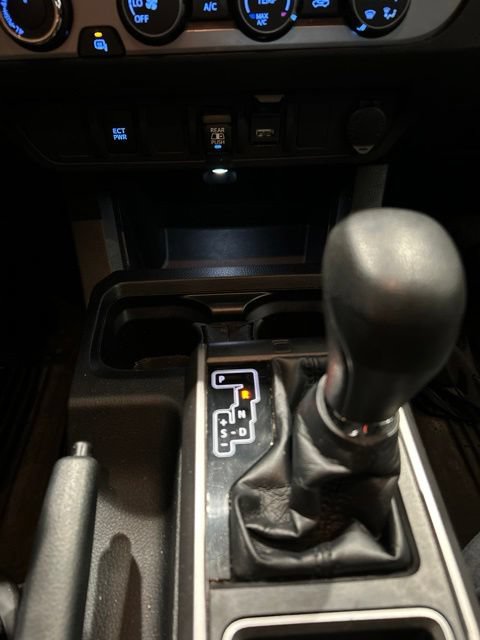 Used 2020 Toyota Tacoma SR5 AWD/4WD image 13