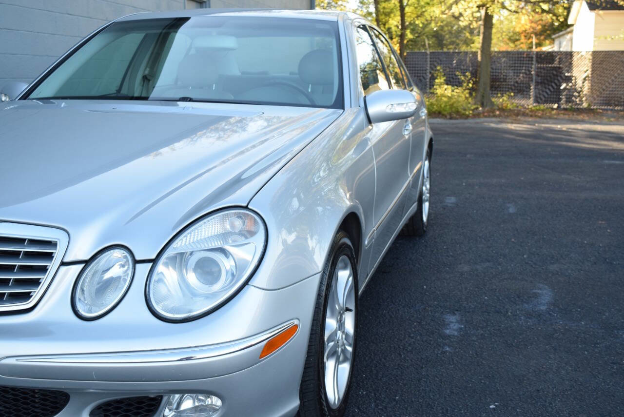 Used 2004 Mercedes-Benz E 500 Sedan image 4
