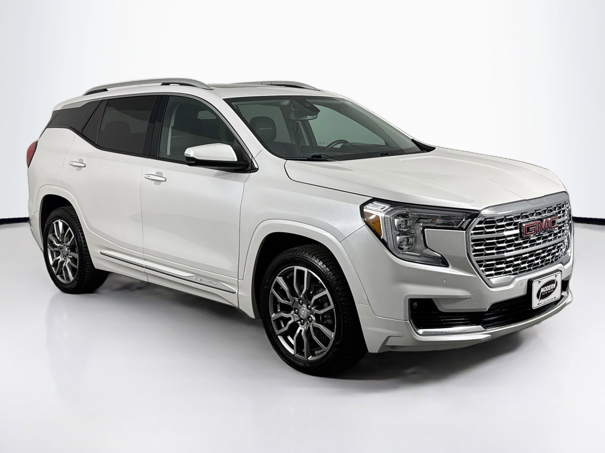 Used 2022 GMC Terrain Denali AWD/4WD image 2