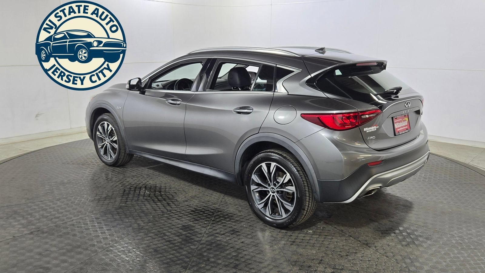 Used 2018 INFINITI QX30 AWD image 5