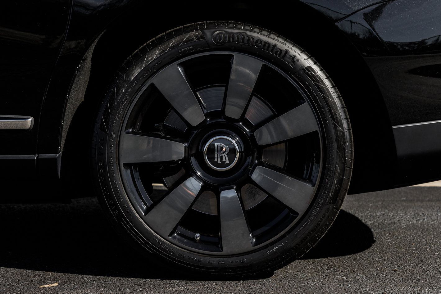 Used 2024 Rolls-Royce Cullinan Base w/ Cullinan Package image 9