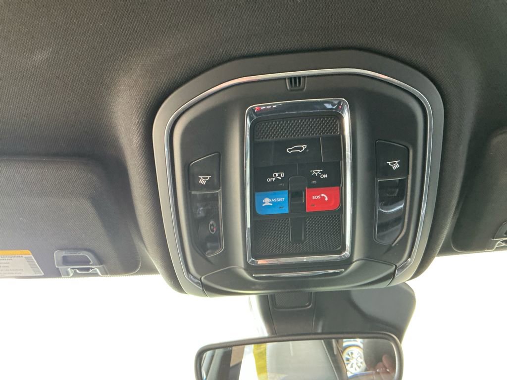 Used 2023 Jeep Grand Cherokee Altitude image 21