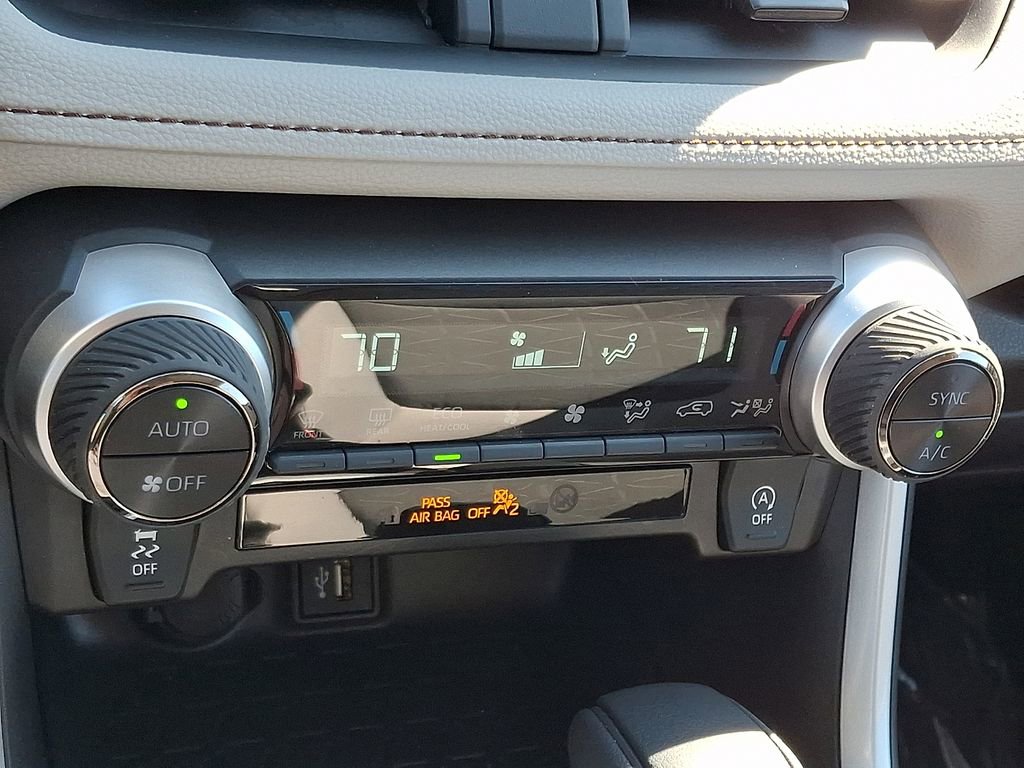 Used 2025 Toyota RAV4 XLE image 16