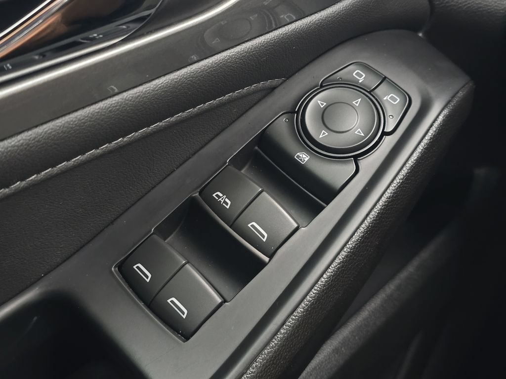 Used 2023 Chevrolet Traverse LT FWD image 23