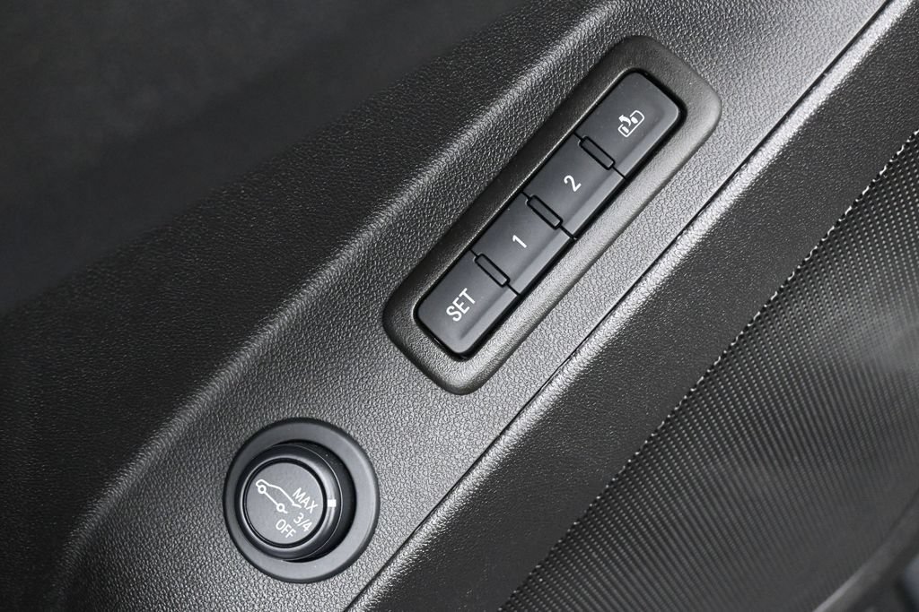 Used 2024 Chevrolet Equinox Premier w/ Redline Edition FWD image 15