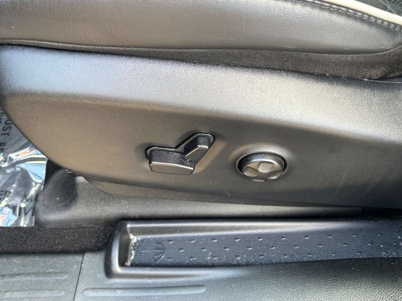 Used 2025 Chrysler Pacifica Limited FWD image 22