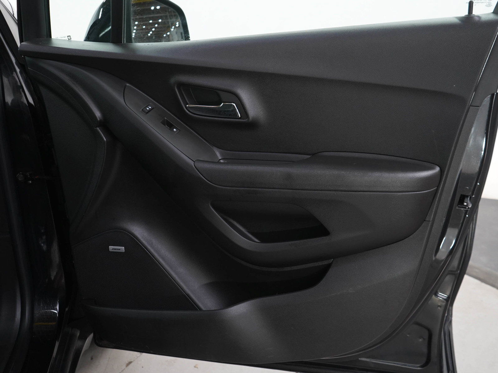 Used 2015 Chevrolet Trax LT w/ LT Sun and Sound Package FWD image 9