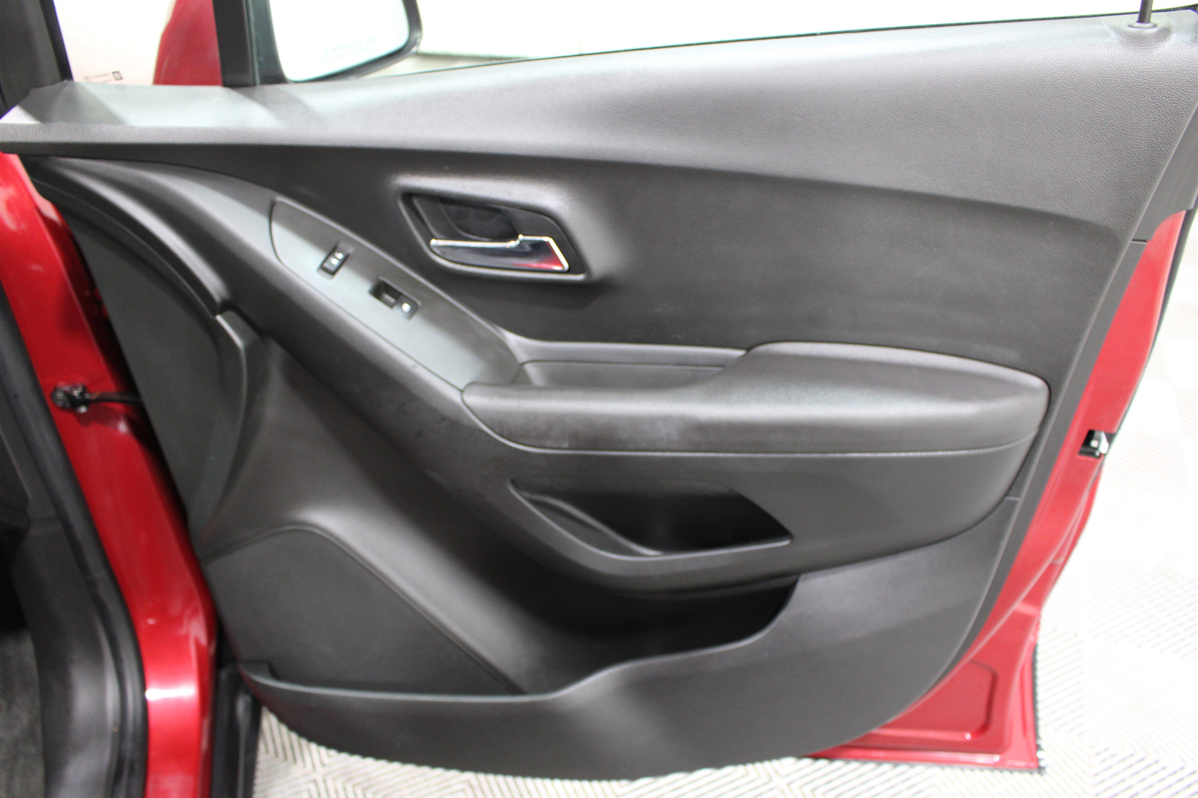 Used 2015 Chevrolet Trax LS FWD image 23