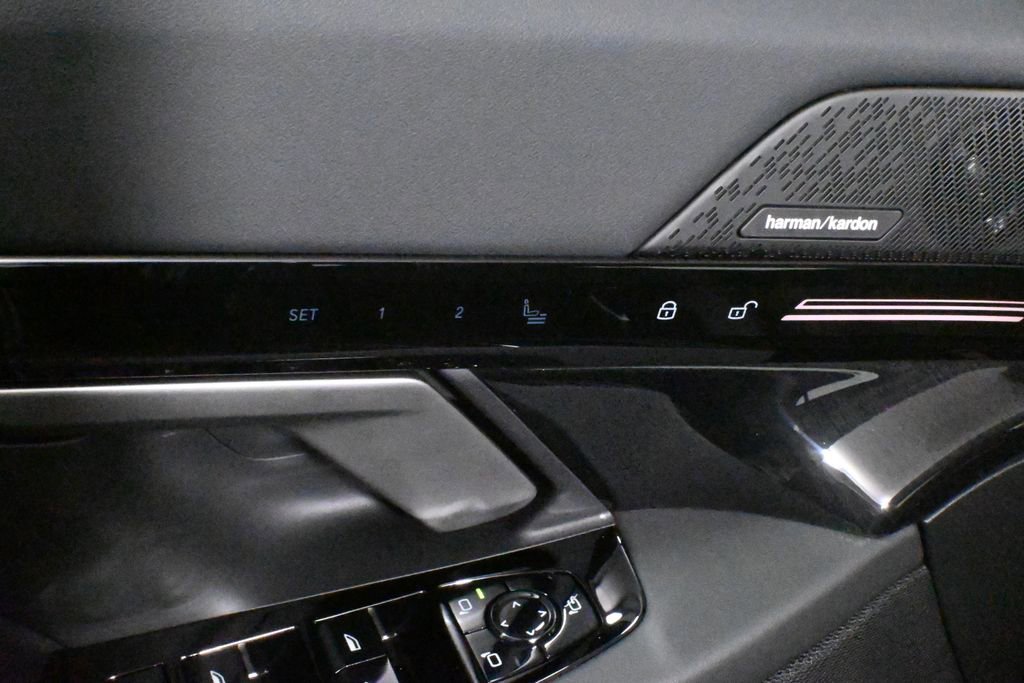 Used 2026 BMW 530i xDrive w/ Premium Package image 31