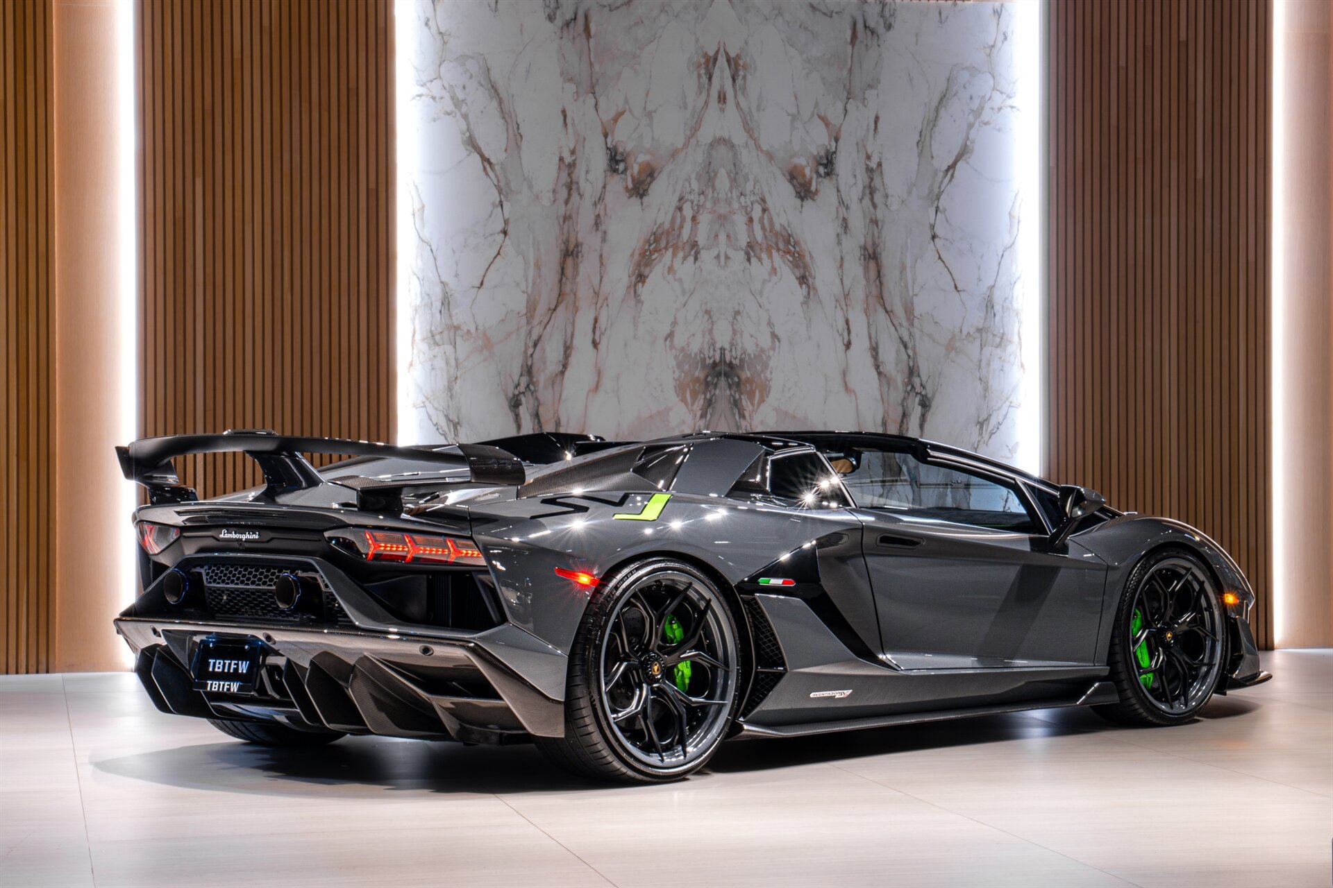 Used 2020 Lamborghini Aventador SVJ AWD/4WD image 5