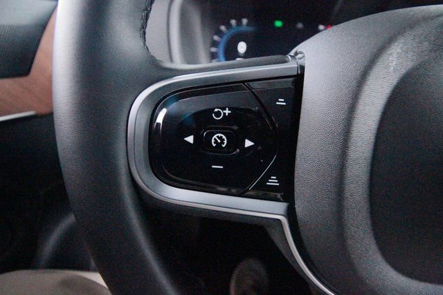 Used 2025 Volvo XC90 B6 Plus w/ Protection Package Premier image 24