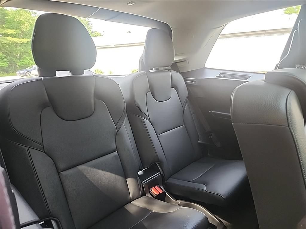 Certified 2025 Volvo XC90 T8 Core w/ Protection Package Premier AWD/4WD image 32