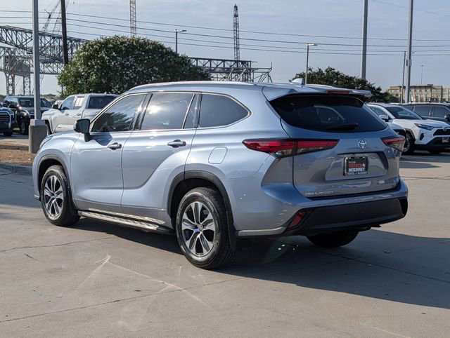 Used 2022 Toyota Highlander XLE FWD image 8